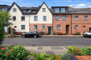 Haus kaufen in 53721 Siegburg, Reihenmittelhaus | Großes Grundstück | Baupotenzial | Siegburg-Zange!