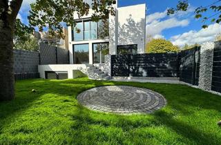 Einfamilienhaus kaufen in 64289 Kranichstein, Modernes, großzügiges Einfamilienhaus mit Einliegerwohnung und Garage am Waldrand