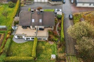 Doppelhaushälfte kaufen in 42499 Hückeswagen, Hückeswagen: Großzügige Doppelhaushälfte mit Einliegerwohnung, Südterrasse und Weitblick ins Grüne