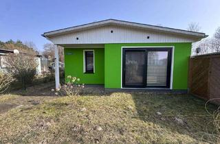 Haus kaufen in Bungalowsiedlung Alter Sportplatz, 17154 Neukalen, Neuwertiger Ferienbungalow mit Terrasse, Wärmepumpe und Eigengrundstück