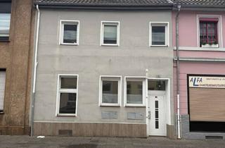 Anlageobjekt in Breitestraße 15, 47798 Stadtmitte, Sanierungsbedürftiges Reihenhaus in zentraler Lage von Krefeld