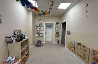 Gewerbeimmobilie kaufen in 14059 Charlottenburg, Gut geschnittene Gewerbeeinheit mit drei Zimmern und Schaufensterfront in Charlottenburg