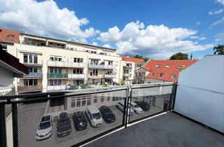 Wohnung kaufen in Viktoriastraße 70 b, 16727 Velten, Modernisierte Dachgeschosswohnung mit zwei Balkonen, neuer Einbauküche und Tiefgaragenstellplatz