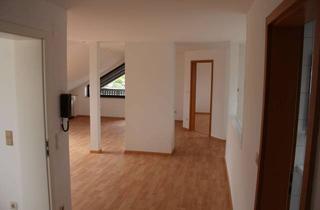 Wohnung mieten in Wilhelm-Groenemeyer-Straße 12, 63796 Kahl, Schöne helle 2-Zimmer-Dachgeschosswohnung mit Balkon in Kahl am Main