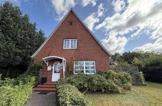 Einfamilienhaus kaufen in 24539 Neumünster, Einfamilienhaus mit großem Grundstück und Entwicklungspotenzial