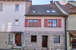 Haus kaufen in 74676 Niedernhall, Altstadt-Niedernhall: Wohnhaus mit Potenzial, dazu Fachwerkscheune gegenüber