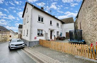 Einfamilienhaus kaufen in Schulstrasse, 56357 Holzhausen, Einfamilienhaus mit Garten, Vorhof und großer Scheune!