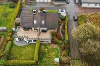 Doppelhaushälfte kaufen in 42499 Hückeswagen, Hückeswagen: Großzügige Doppelhaushälfte mit Einliegerwohnung, Südterrasse und Weitblick ins Grüne
