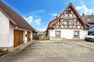 Haus kaufen in 79285 Ebringen, Ebringen - Zweifamilienhaus mit großem Grundstück in Ebringen