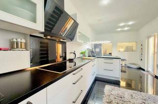 Wohnung kaufen in 41236 Mönchengladbach, Mönchengladbach - Saniertes Wohnhighlight in zentraler Lage mit Einbauküche, 2 Bädern, Doppelgarage u. großer Terrasse