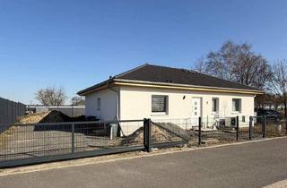 Haus kaufen in Am Torbogen 9, 06794 Glebitzsch, Sandersdorf-Brehna - Moderner Neubau-Bungalow von 2024 - energieeffizientes Wohnen auf einer Ebene & 728 m² Grundstück