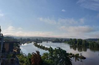 Wohnung kaufen in 56072 Koblenz, Koblenz - Großzügiges Wohnjuwel mit unverbaubarem Moselpanoramablick
