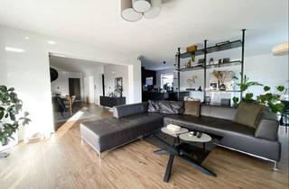 Haus kaufen in 97318 Kitzingen, Kitzingen - Traumhaus mit Pool - Wohnen, wo andere Urlaub machen !