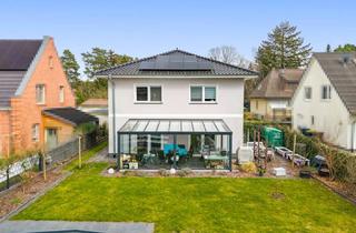 Einfamilienhaus kaufen in 14612 Falkensee, Falkensee - Hochwertiges Einfamilienhaus mit Pool und bester Ausstattung in Toplage von Falkensee