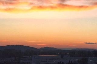Wohnung kaufen in 78315 Radolfzell, Radolfzell am Bodensee - Ein Zuhause mit Weitblick - 2,5-Zimmer-Wohnung im 10. OG mit traumhafter Aussicht auf die Hegau-Berge
