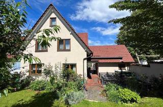 Doppelhaushälfte kaufen in 73066 Uhingen, Uhingen - Großzügiges 1-2Familienhaus, überwiegend renoviert, mit 40m² Garage in guter Lage von Uhingen.