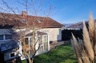 Mehrfamilienhaus kaufen in 79539 Lörrach, Lörrach - Dreifamilien-Wohnhaus in bevorzugter Wohnlage mit unverbaubarer Aussicht