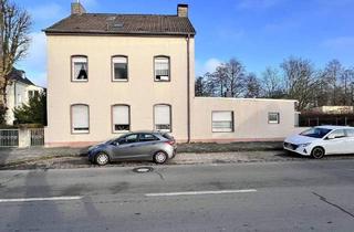 Haus kaufen in 40764 Langenfeld, Langenfeld - Dreifamilienhaus plus Baureserve in zentraler Lage