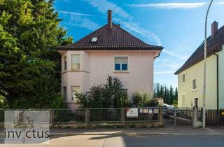 Mehrfamilienhaus kaufen in 74078 Heilbronn, Heilbronn / Neckargartach - Dreifamilienhaus mit großem Garten, Terrasse u. Loggia! Wohnen und Vermieten unter einem Dach.