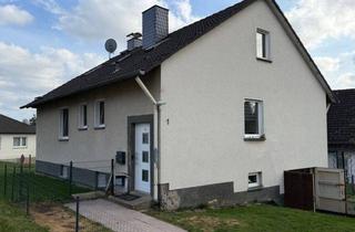 Einfamilienhaus kaufen in 34355 Staufenberg, !PROVISIONSFREI! Schönes Einfamilienhaus (5 Zi) in Staufenberg-Sichelnstein, idyllische Lage ++ Garten, Terrasse, Garage, 3 Außenstellplätze, optionale Einbauküche ++ mögliche Monatsrate 832,53 €