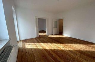 Wohnung kaufen in 18057 Rostock, Altbauperle im Hansaviertel – stilvoll saniert mit Balkon in Bestlage