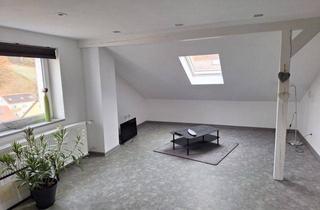 Wohnung kaufen in 93128 Regenstauf, Bezugsfreie 3-Zimmer-Dachgeschosswohnung mit Gartenanteil in 4-Familienhaus