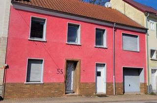 Haus kaufen in 66701 Beckingen, Honzrath: Reihenmittelhaus 106m² mit Ausbaupotenzial – 2 Einheiten möglich, Garage und Hofgarten