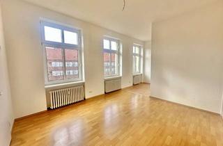 Wohnung kaufen in Potsdamer Strasse, 12205 Lichterfelde, Bezugsfreie, lichtdurchflutete 2-Zi.-Altbauwohnung im Herzen von Lichterfelde-West