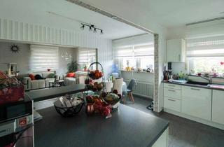 Wohnung kaufen in 73773 Aichwald, Bequemer und grobzügig wohnen: Erdgeschosswohnung in zentraler Lage