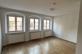 Wohnung mieten in Heilig-Kreuz-Str., 86152 Innenstadt, Seniorengerechte Altbauwohnung in bester Stadtlage