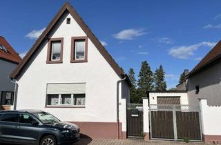 Einfamilienhaus kaufen in 64347 Griesheim, Freistehendes Einfamilienhaus mit großem Grundstück und Ausbaupotenzial in begehrter Lage von Griesh