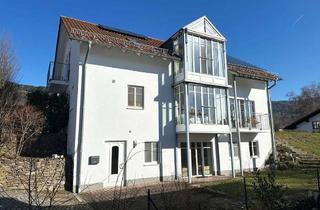 Haus kaufen in 94539 Grafling, Mod. Einfam.-Haus m. Einliegerwhg., PV-Anlage, 2 Garagen u. Fernblick in naturnaher Wohnlage b. DEG!