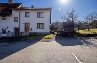 Doppelhaushälfte kaufen in 76316 Malsch, Abbruchreife Doppelhaushälfte auf großem Grundstück mit vielseitiger Bebauungsmöglichkeit.