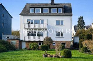 Haus kaufen in 65232 Taunusstein, Attraktives Dreifamilienhaus mit großem Gartengrundstück in Taunusstein-Wehen