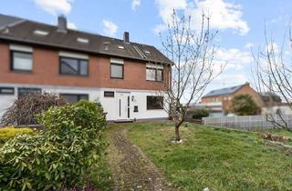 Haus kaufen in 40764 Langenfeld, Reihenendhaus mit Balkon, ausgebautem Dachgeschoss und 2 Garagen in Langenfeld-Gladbach