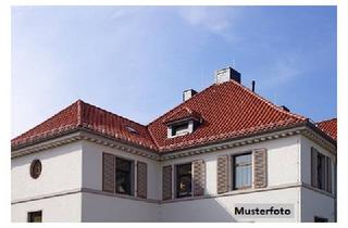 Mehrfamilienhaus kaufen in 96355 Tettau, 4/5 Anteil - Freistehendes Wohn- und Geschäftshaus