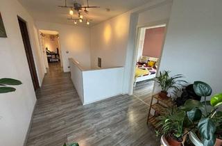 Haus kaufen in 47228 Duisburg, Großzügiges Reihenendhaus mit vermieteter Einliegerwohnung, Garten, Balkon und Kamin