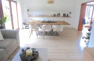 Haus kaufen in 35644 Hohenahr, Ihr neues Zuhause plus 2 Mieteinnahmen, 4 Garagen und Garten in ruhiger Lage