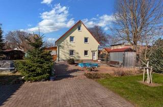 Haus kaufen in 13059 Berlin, Berlin - Gemütliches Haus mit Einliegerwohnung auf riesigem Grundstück
