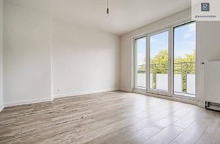 Wohnung kaufen in 50733 Köln, Köln - Köln-Nippes: Frisch renovierte, helle 2 Zimmer Dachgeschosswohnung mit zwei Balkonen