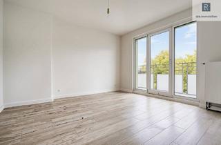 Wohnung kaufen in Zoobrücke, 50733 Köln, Köln - Köln-Nippes: Frisch renovierte, helle 2 Zimmer Dachgeschosswohnung mit zwei Balkonen