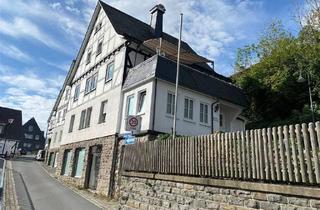 Mehrfamilienhaus kaufen in 57392 Schmallenberg, Schmallenberg - Saniertes 2-FH plus Ladenlokal in Schmallenberg-Bad Fredeburg!
