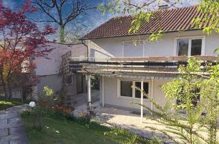 Einfamilienhaus kaufen in 70839 Gerlingen, Gerlingen - Zweifamilienhaus mit Einliegerwohnung oder großes Baugrundstück in Gerlingen.