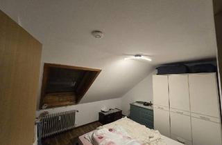 Wohnung kaufen in 71229 Leonberg, Leonberg - 4-Zimmer Dachgeschosswohnung mit Balkon & Stellplatz - 61 m²