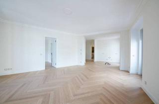 Wohnung kaufen in Simplonstraße 10, 10245 Berlin, Berlin - Eleganz auf höchstem Niveau - stilvolles Apartment mit Stuck, Schiebetüren & Premium-Ausstattung