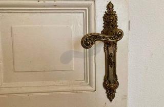 Wohnung kaufen in Prenzlauer Berg, 10405 Berlin, Berlin - Bezugsfrei! Stilvolle Altbauwohnung mit Mini-Terrasse im beliebten Winsviertel