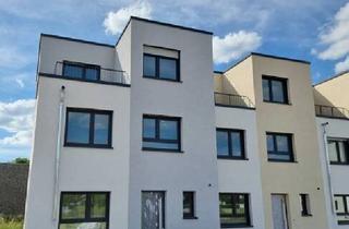 Haus kaufen in 63456 Hanau, Hanau-Steinheim - Endlich ankommen - 6-Zimmer Reiheneckhaus, Dachterrasse + sonniger Garten! *Hessengeld gecheckt?