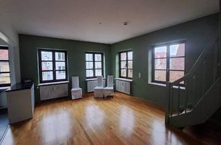 Wohnung kaufen in 86152 Augsburg, Augsburg - Haus im Haus! Große, denkmalgeschützte Altbauwohnung zum Selbstgestalten in der Augsburger Altstadt