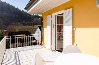 Haus kaufen in 79669 Zell, Zell - Stilvolle Immobilie mit drei Wohneinheiten und Baugrundstück