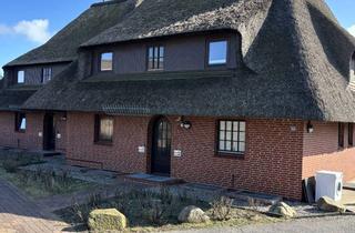 Wohnung kaufen in 25992 List, Kleinod unter Reet mit Meeresblick